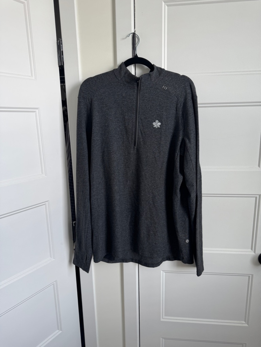 lululemon athletica Metal Vent Half Zip 1/4 Long Sleeve with Leaf Insignia - Picture 5 of 7
